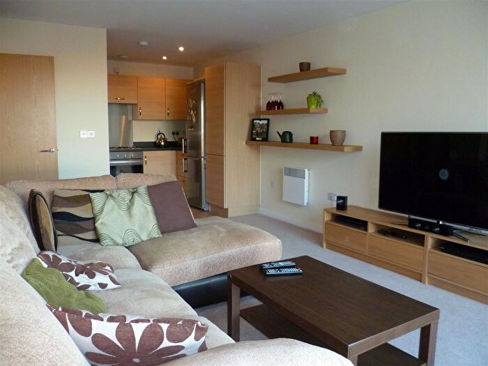 2 Bedroom Flat To Rent In St Albans Road, Watford, Hertfordshire, WD17