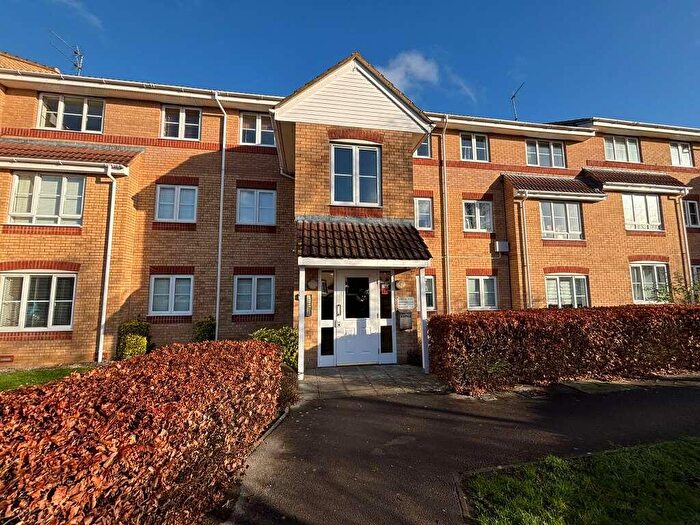 2 Bedroom Apartment For Sale In Winton Road, Swindon, Wiltshire, SN3