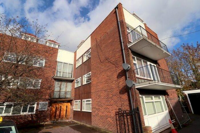 2 Bedroom Flat To Rent In Shevon Way, Brentwood, CM14