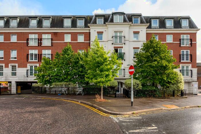 2 Bedroom Flat To Rent In Station Approach, Epsom, KT19