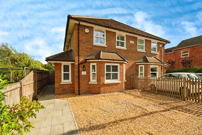 3 Bedroom Semi-detached House For Sale In Ash Green Road, Ash Green, Aldershot, Surrey, GU12