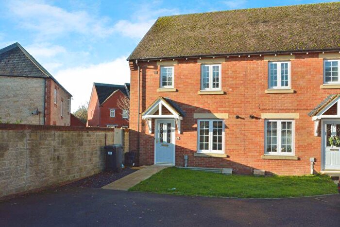 3 Bedroom Semi Detached House For Sale In Alicia Close, Taw Hill, Swindon, SN25