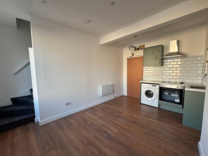 2 Bedroom Flat To Rent In New Cross Road, London, SE14