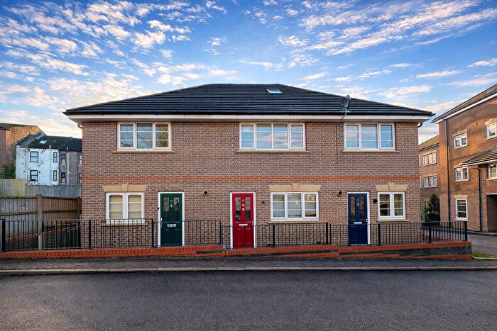 2 Bedroom End Of Terrace House To Rent In Kingswood Court, Grove Road, Luton, Bedfordshire, LU1