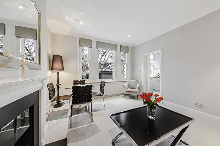 2 Bedroom Flat For Sale In Elm Park Road, Chelsea, SW3