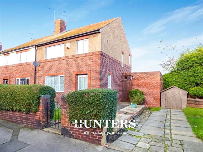 3 Bedroom Semi Detached House To Rent In Carleton View, Pontefract, WF8