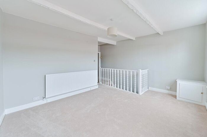 2 Bedroom Flat For Sale In Cheltenham Road, London, SE15