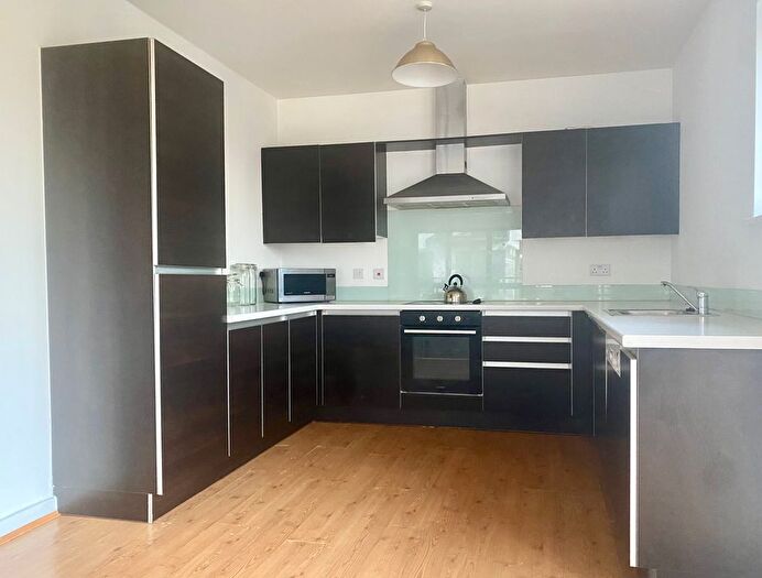 2 Bedroom Flat To Rent In Wick Lane, Bow, E3