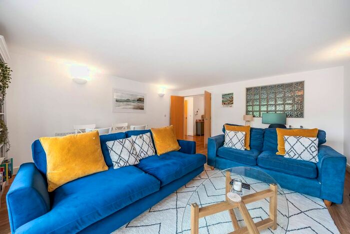 2 Bedroom Flat To Rent In Worple Road, Wimbledon, London, SW20