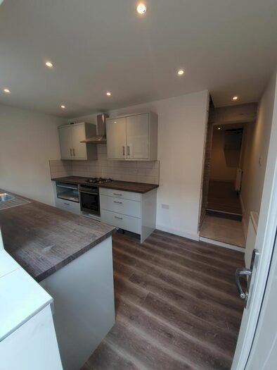 4 Bedroom Town House To Rent In Manchester Road, Ashton-under-Lyne, OL5