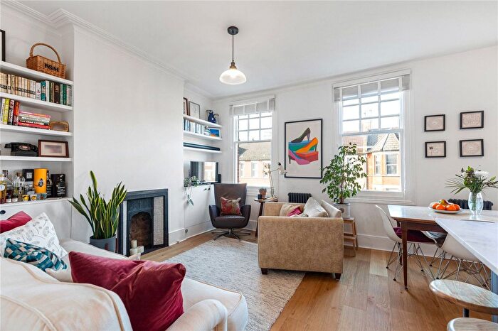 2 Bedroom Flat For Sale In Durley Road, London, N16