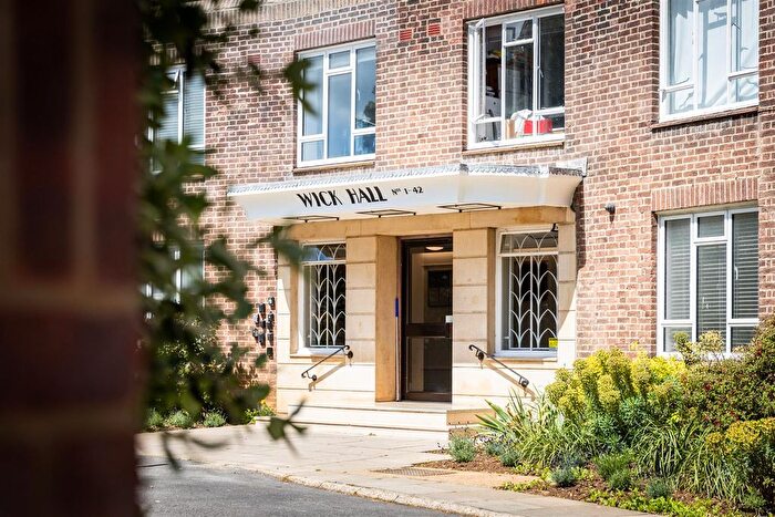 2 Bedroom Flat For Sale In Wick Hall, Furze Hill, Hove, BN3
