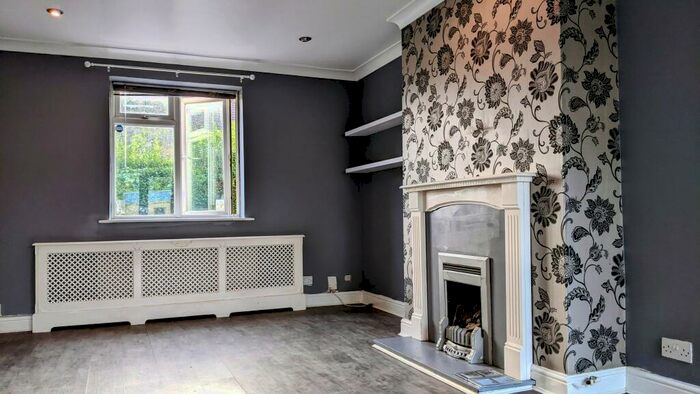 3 Bedroom House To Rent In Courtney Crescent, Carshalton, SM5