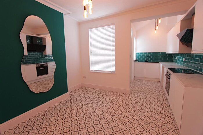 3 Bedroom Terraced House To Rent In Hunter Hill Road, Sheffield, S11