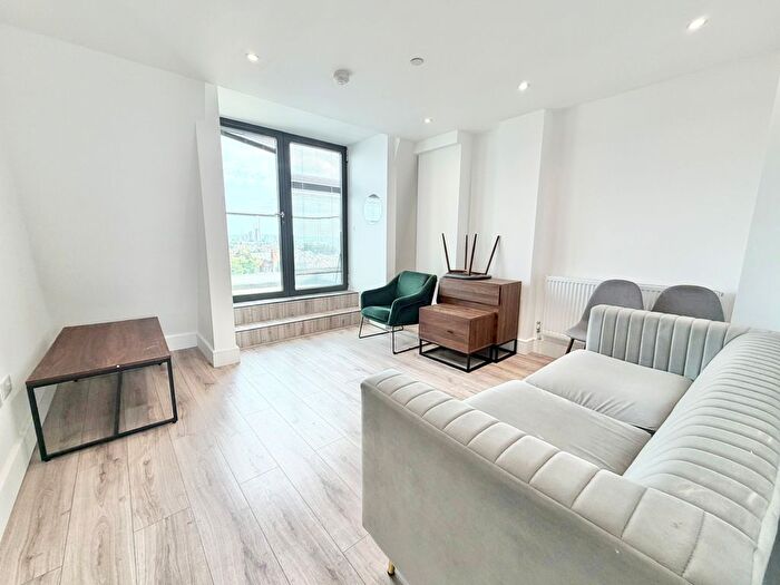 2 Bedroom Flat To Rent In Clements Lane, Ilford, IG1