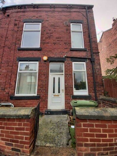 2 Bedroom End Of Terrace House To Rent In Cow Close Road, Leeds, LS12