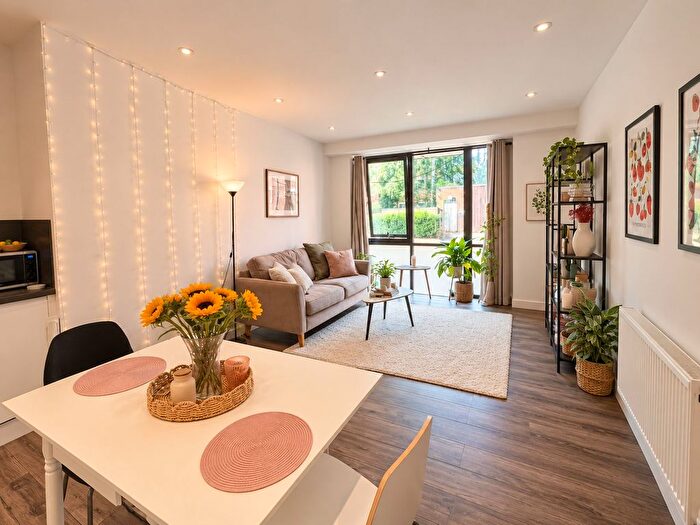1 Bedroom Flat To Rent In Weyside, Catteshall Lane, Godalming, GU7