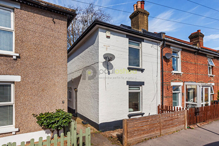 3 Bedroom End Of Terrace House For Sale In Warren Road, Croydon, Surrey, CR0