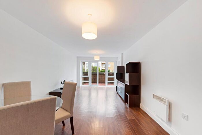 2 Bedroom Flat To Rent In Westferry Road, Isle Of Dogs, London, E14
