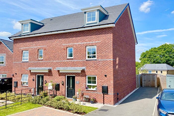 4 Bedroom Semi-Detached House For Sale In Honeygold Vale, Appleton, Warrington, WA4