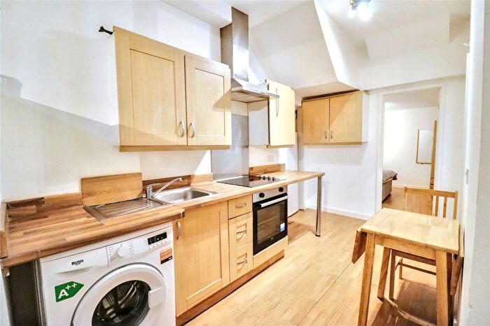 2 Bedroom Flat To Rent In ;Zzhornsey Road, Islington, London, N19