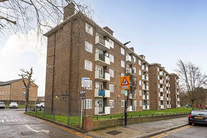 2 Bedroom Flat For Sale In Restons Crescent, London, SE9