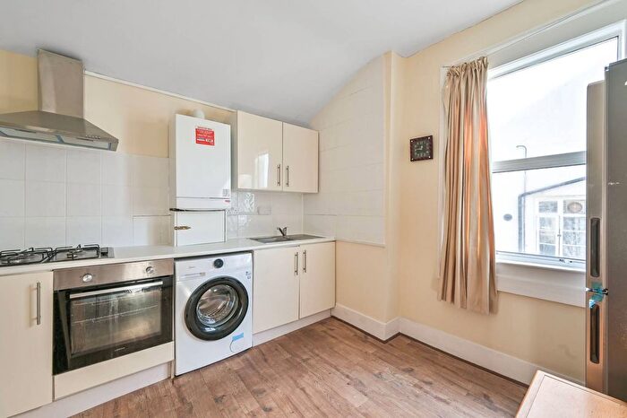 1 Bedroom Flat To Rent In Willesden Lane, Kilburn, London, NW6