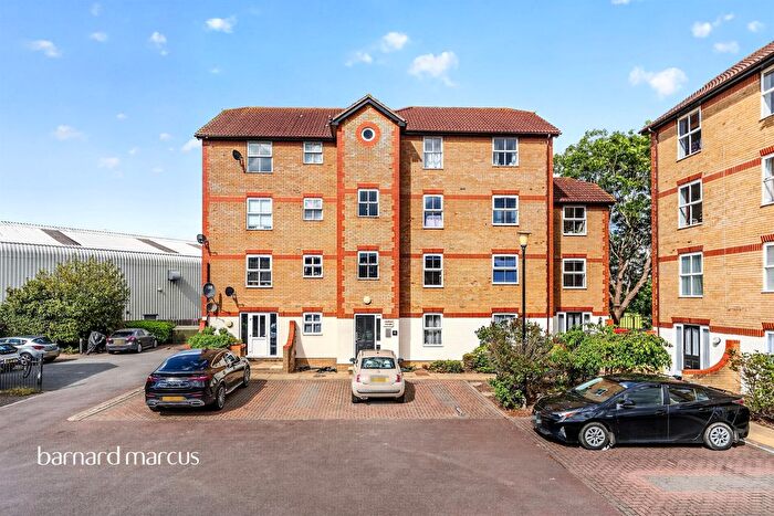 1 Bedroom Flat For Sale In Appleton Square, Mitcham, CR4