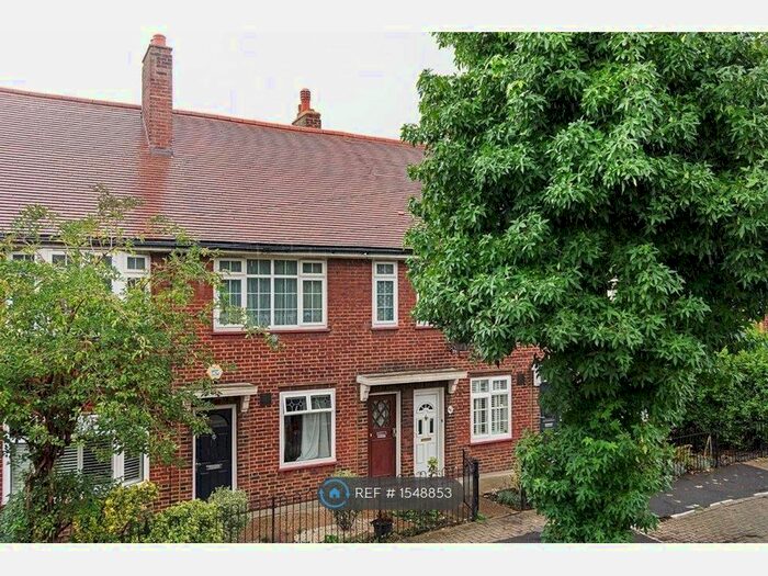3 Bedroom Maisonette To Rent In Godley Road, London, SW18