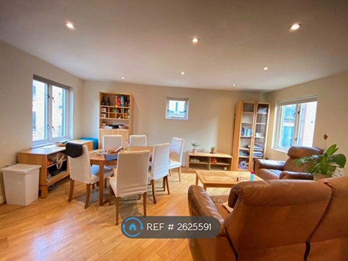 3 Bedroom Flat To Rent In Kempton Court, London, E1