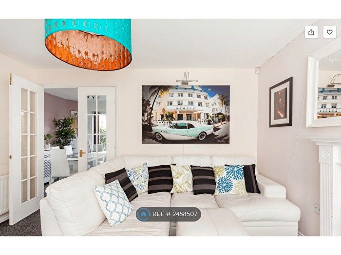 3 Bedroom End Of Terrace House To Rent In Tavistock Close, Leeds, LS12