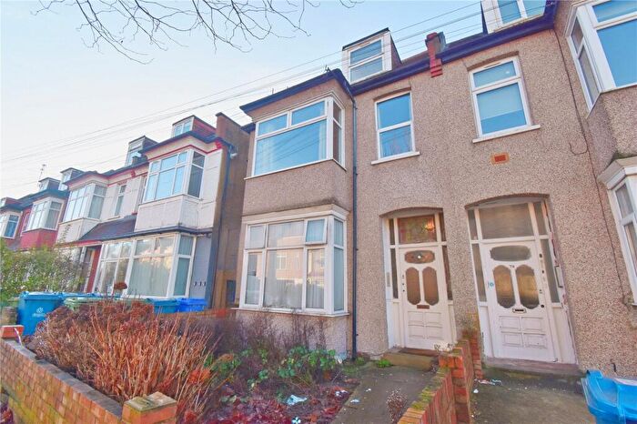 Apartment To Rent In Welldon Crescent, Harrow, HA1