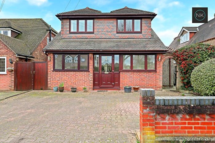 3 Bedroom Detached House For Sale In Morgan Crescent, Theydon Bois, Epping, Essex, CM16