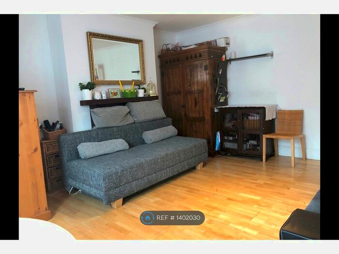 Studio To Rent In Windsor Road, London, W5