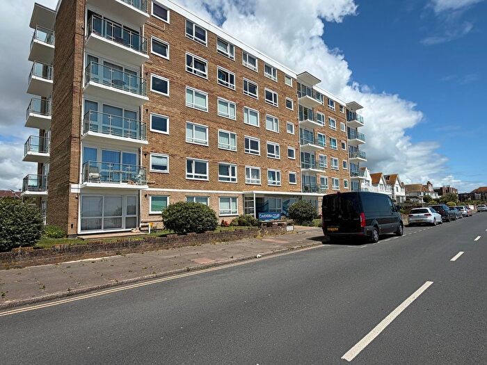 2 Bedroom Flat For Sale In De La Warr Parade, Bexhill-On-Sea, TN40