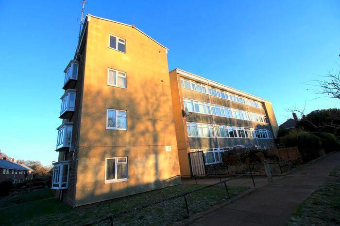 3 Bedroom Flat To Rent In Percival Close, Norwich, NR4