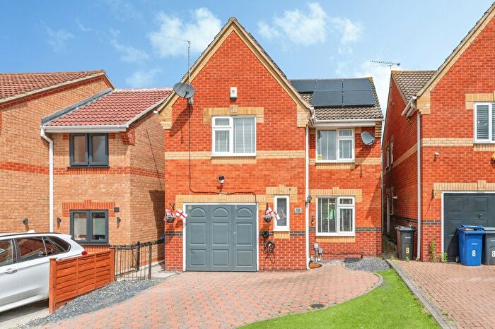 3 Bedroom Detached House For Sale In Douglas Close, Grays, Essex, RM16