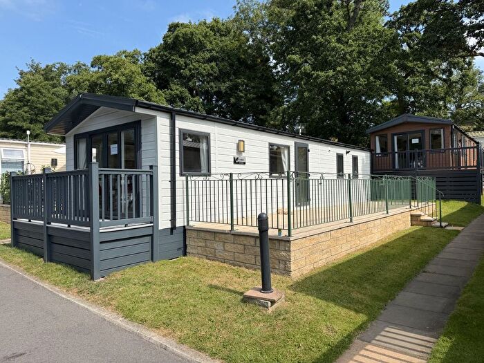 2 Bedroom Mobile/park Home For Sale In Mill Lane, Hawksworth Leeds, LS20