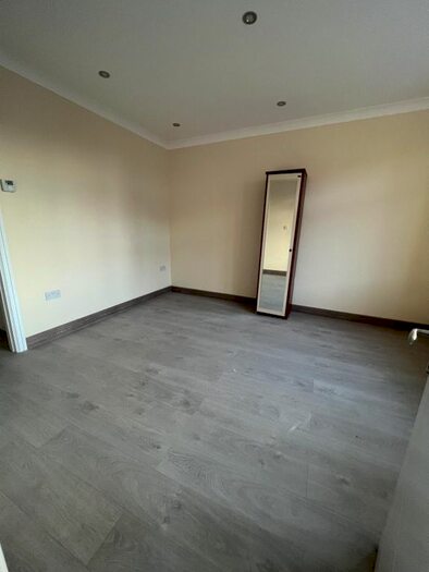 1 Bedroom Flat To Rent In Orchard Road, Ponders End, Enfield, EN3