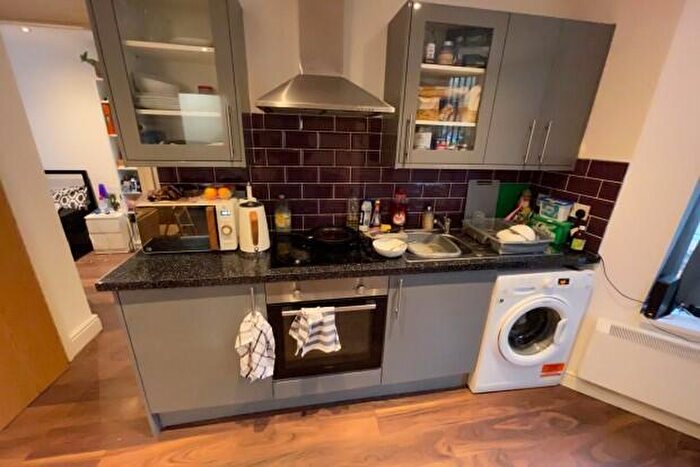 2 Bedroom Flat To Rent In Rhigos Gardens Cardiff, CF24