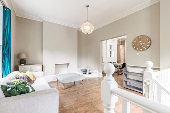 2 Bedroom Ground Maisonette To Rent In Newington Green, London, N16