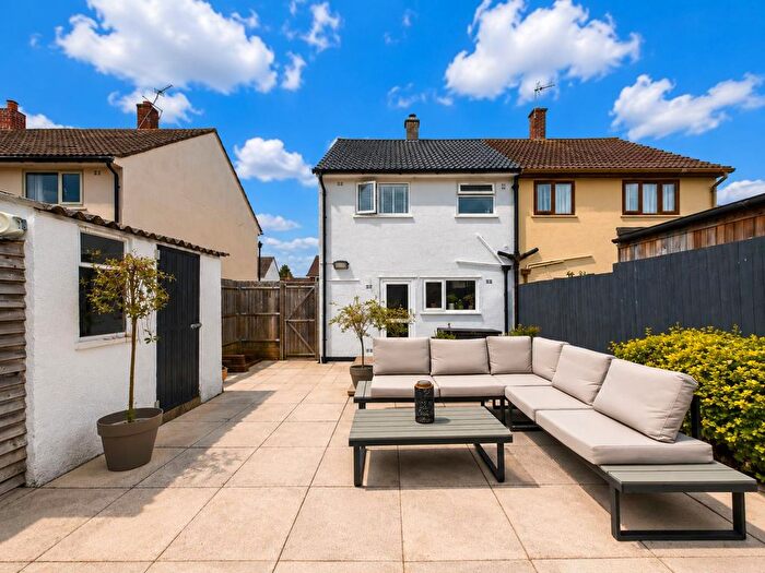 2 Bedroom Semi-detached House For Sale In Far Handstones, Bristol, BS30