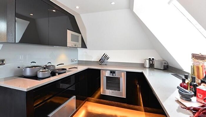 2 Bedroom Flat To Rent In Duke Street, Mayfair, London, W1K