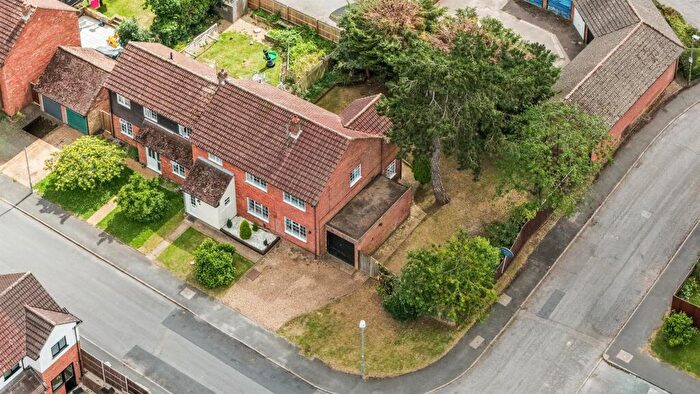 4 Bedroom Semi-Detached House For Sale In Farnham Close, Bovingdon, Hemel Hempstead, HP3