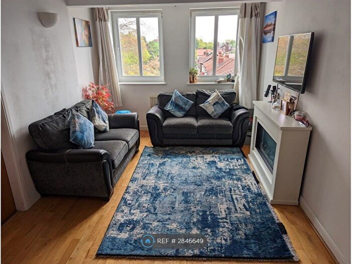 3 Bedroom Flat To Rent In The Strand, Sale, M33