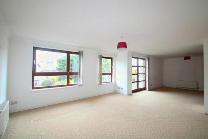2 Bedroom Flat To Rent In A Tinto Road, Glasgow, G43