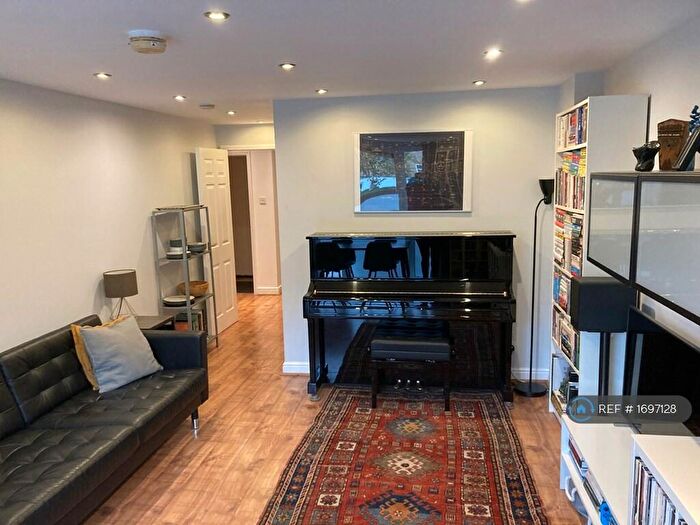 1 Bedroom Flat To Rent In Glaisher Street, London, SE8
