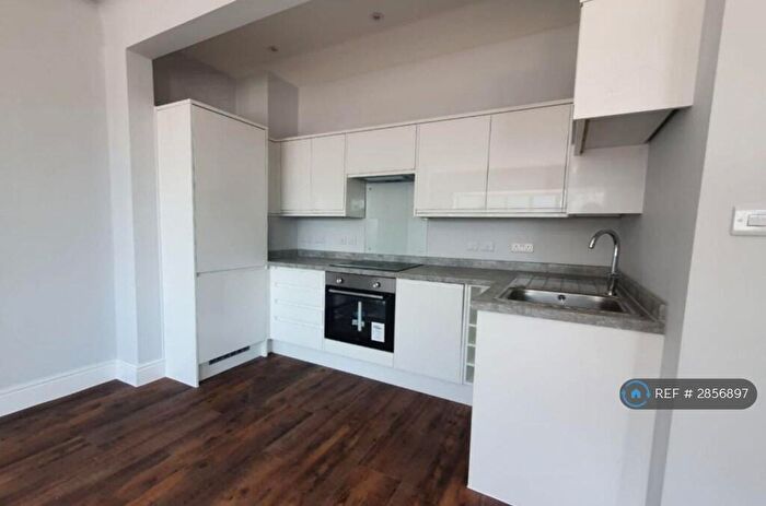 3 Bedroom Flat To Rent In London Road, Leigh-On-Sea, SS9