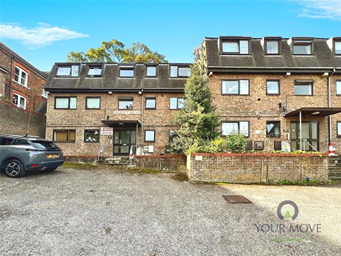 2 Bedroom Flat To Rent In Berkeley Mount, Old Road, Chatham, Kent, ME4