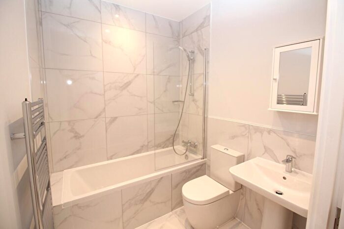 2 Bedroom Apartment To Rent In Radford Way, CM12